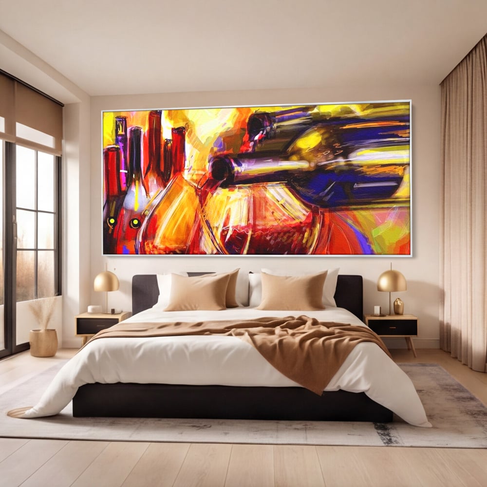 Tablou canvas cu pictura abstracta cu sticle si pahare de vin, in rama de aluminiu argintiu, pe perete intr-un dormitor